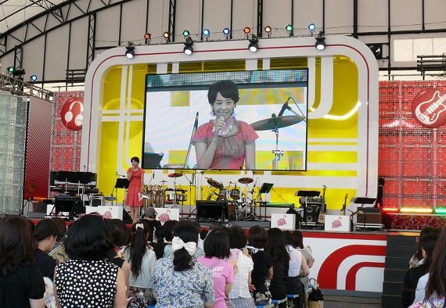 西田ひかる「お台場合衆国2011」で10年ぶり生歌披露