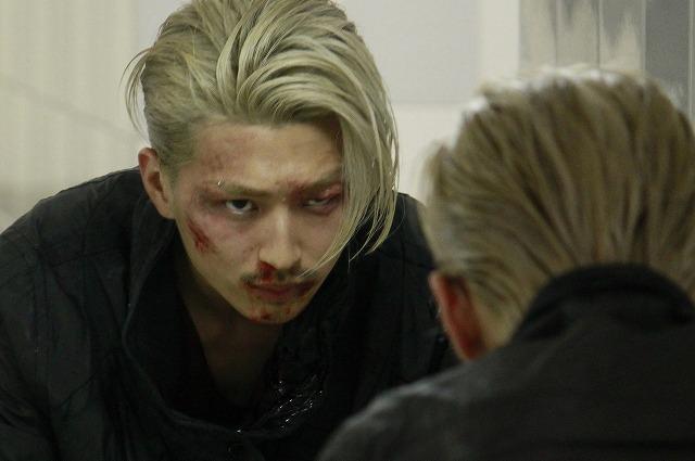 暴力に明け暮れ、顔中に傷…松田翔太の壮絶ポスター公開 - 画像1