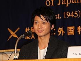 流ちょうな英語でスピーチした向井理「僕たちは世界を変えることができない。 But, We wanna build a school in Cambodia.」