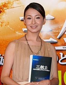 幸せオーラ全開の檀れい「三銃士 王妃の首飾りとダ・ヴィンチの飛行船」
