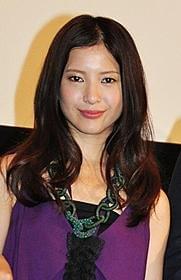 「カメリア」の舞台挨拶に立った吉高由里子「カメリア」