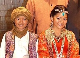 カレーの王国の姉弟を演じた川島海荷と濱田龍臣「映画 怪物くん」