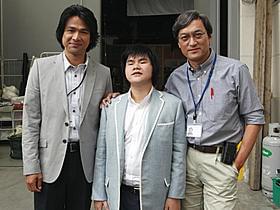 撮影現場を訪れた辻井伸行(中央)と渡辺謙、江口洋介「はやぶさ 遥かなる帰還」