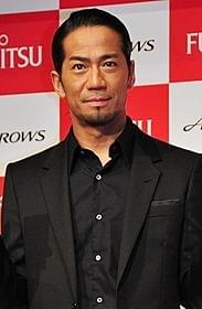 富士通スマートフォン発表会に出席したHIRO