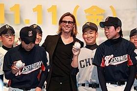 被災地の野球少年にサインボールを贈ったブラッド・ピット「マネーボール」