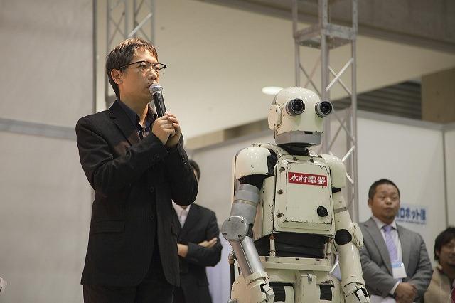 国際ロボット展に登場した矢口史靖監督とニュー潮風