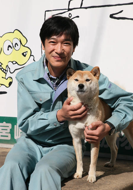 堺雅人、故郷・宮崎で“初仕事” 「ひまわりと子犬の7日間」に主演