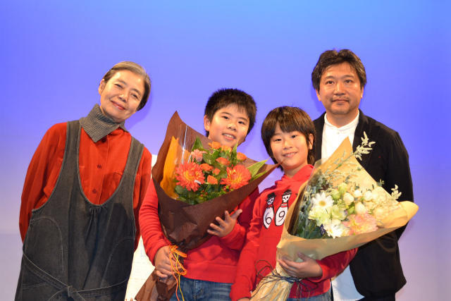 「奇跡」のDVDリリースを記念し会見した（左から） 樹木希林、まえだまえだ、是枝裕和監督
