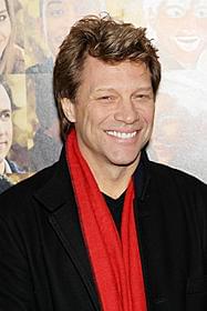 笑顔で死亡説を否定「ニューイヤーズ・イブ」