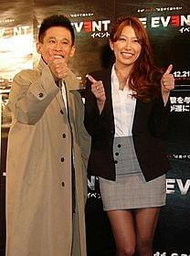 (左より)“捜査本部長”柳沢慎吾と“補佐役”里田まい