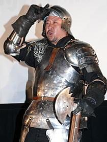 甲ちゅう姿のケンドーコバヤシ「ベルセルク 黄金時代篇I 覇王の卵」