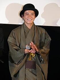 再び和装で登場した小栗旬「荒川アンダー ザ ブリッジ THE MOVIE」