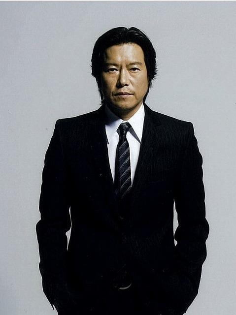 二宮和也「プラチナデータ」で逃亡者に 初共演トヨエツが追う