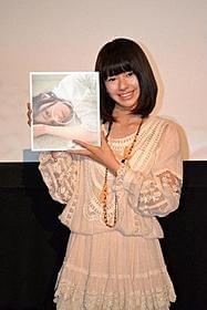 初のトーク&サイン会に臨んだ山本舞香
