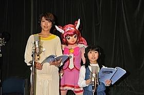 熊田聖亜ちゃんとアフレコに臨む赤江アナ(左)「映画 プリキュアオールスターズ NewStage みらいのともだち」