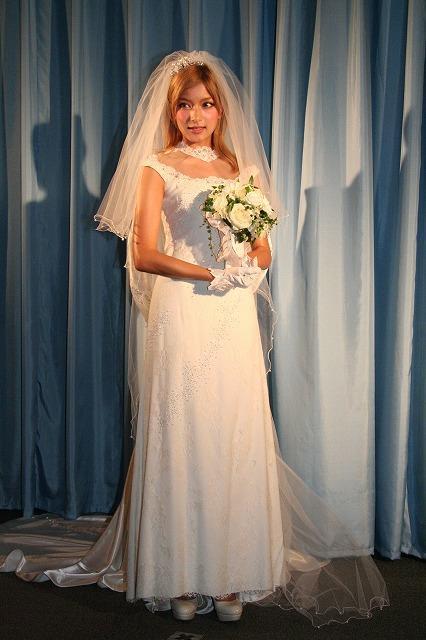 ローラ、ウエディングドレス姿で結婚観明かす - 画像6