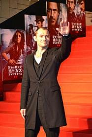 レッドカーペットに登場したジュード・ロウ「シャーロック・ホームズ」