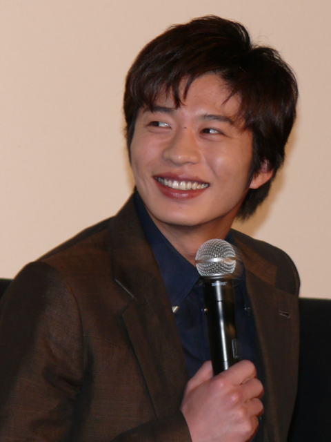 松田翔太、客席の“半笑い”に手応え 「アフロ田中」初日