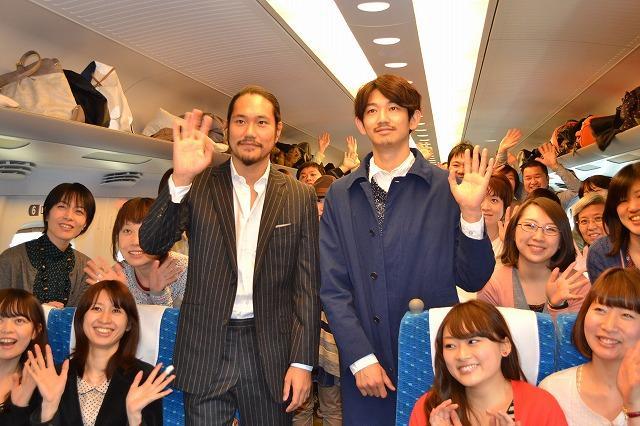 松ケン＆瑛太「僕達急行」PRツアーで東京－福岡間を新幹線で大移動！