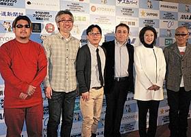「大阪外道」の石原貴洋監督(左)と審査員ら「くそガキの告白」