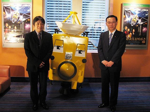 自民主総裁・谷垣氏、3D版「はやぶさ」に感銘「頑張らねば」