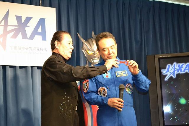 宇宙飛行士・古川聡氏、あこがれのウルトラセブンとご対面 - 画像4