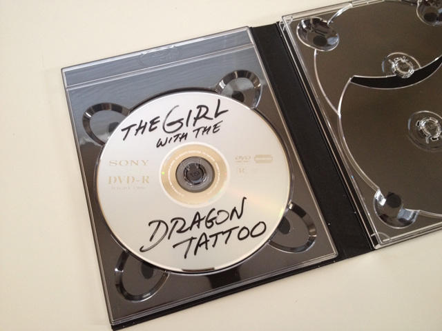 まるで海賊版!? 「ドラゴン・タトゥーの女」米国版DVDのデザインが話題