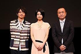 初々しい舞台挨拶を披露した三根梓(中央)と 「AAA」の西島隆弘、谷口正晃監督「シグナル 月曜日のルカ」