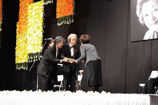 故・高峰秀子さんの米寿に、香川京子や八千草薫ら400人が献花 - 画像3