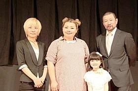 人生初のレッドカーペットで風邪気味の渡辺直美らが 登壇した「SPOTLIGHT」舞台挨拶の様子「フレンチ・キス」