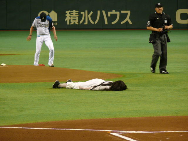 あの貞子が東京ドームで始球式！ 呪いの“死球”は回避 - 画像5