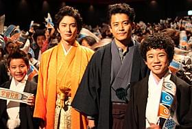 岡田将生の左後方に……「宇宙兄弟」