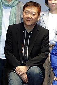 会見を行った鴻上尚史