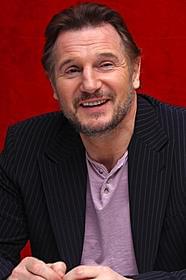 酔いどれ探偵に扮するリーアム・ニーソン「ルックアウト 見張り」