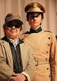 舞台挨拶に立った若松孝二監督と井浦新「11・25自決の日 三島由紀夫と若者たち」