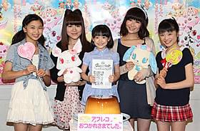 巨大プリンに大喜びの愛菜ちゃん「映画ジュエルペット スウィーツダンスプリンセス」