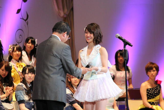AKB48総選挙 大島優子「この景色がもう一度見たかった」見事センター返り咲き！ 前田敦子も祝福