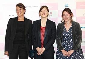 レジーヌ・アッチョンド氏、 バレリー・ドンゼッリ監督、レア・フェネール監督(左から)「最強のふたり」