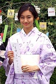 七夕の短冊に願いを込めた忽那汐里