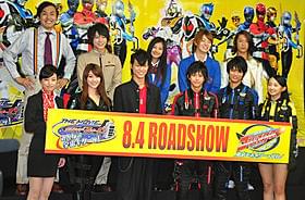 人気特撮シリーズが2本立てで劇場公開「仮面ライダーフォーゼ THE MOVIE みんなで宇宙キターッ!」