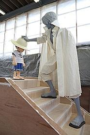 製作中のルフィとシャンクスの等身大キャラクター