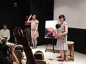 日本の子ども達を前に作品を語った今泉かおり監督「聴こえてる、ふりをしただけ」