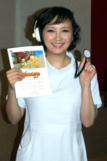 高橋由美子、38歳のナースコス披露「何本でも注射しちゃう！」
