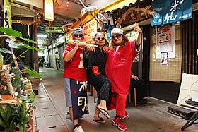 市場育ちのおばぁ3人がラップに挑戦「歌えマチグヮー」