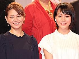 親子役で共演する小泉今日子と能年玲奈