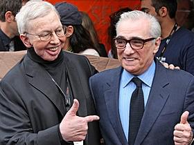 ロジャー・エバート氏(左)とスコセッシ監督「ドラゴン・タトゥーの女」