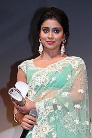 インドの人気女優シュリヤー・サラン「ロボット」