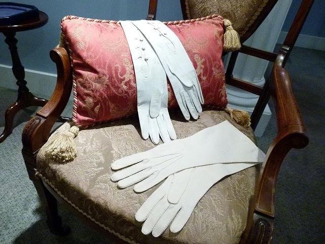 世界初公開！ウォリス・シンプソン夫人のバレンシアガの手袋