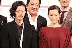 新島襄を演じるオダギリジョーと綾瀬はるか