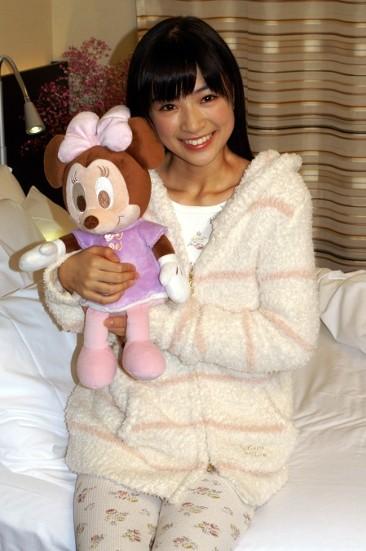 優希美青、約3万人から選ばれたホリプロ期待の13歳がパジャマ姿！